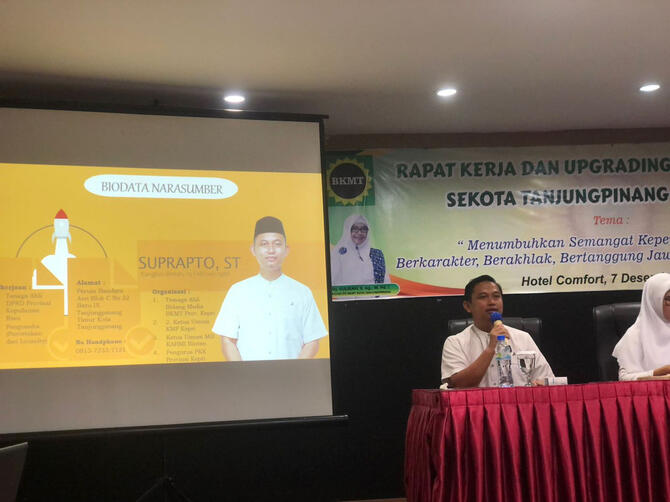 Penyampaian Materi Manajemen Administrasi dan Kesekretariatan Badan Kontak Majelis Taklim Kota Tanjungpinang