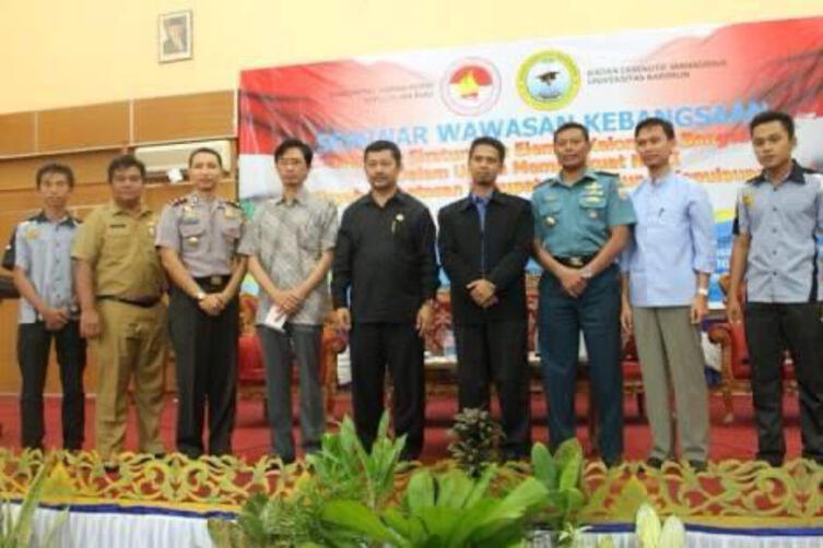 Bersama narasumber kegiatan seminar wawasan kebangsaan komunitas merah putih Kepulauan Riau