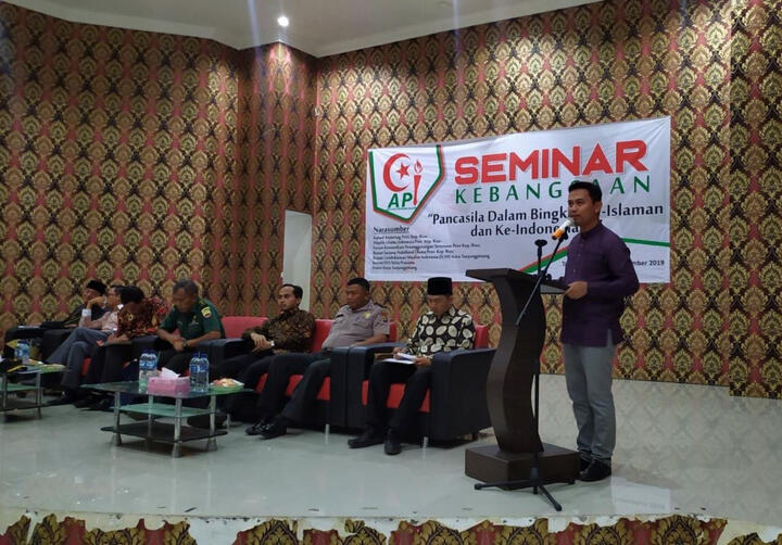 Penyampaian Materi dalam Kegiatan Seminar Kebangsaan Aktivis Pemuda Islam Kepulauan Riau